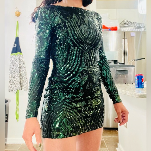 Windsor Hunter Green Long Sleeve Sequin Mini Dress - Picture 4 of 13